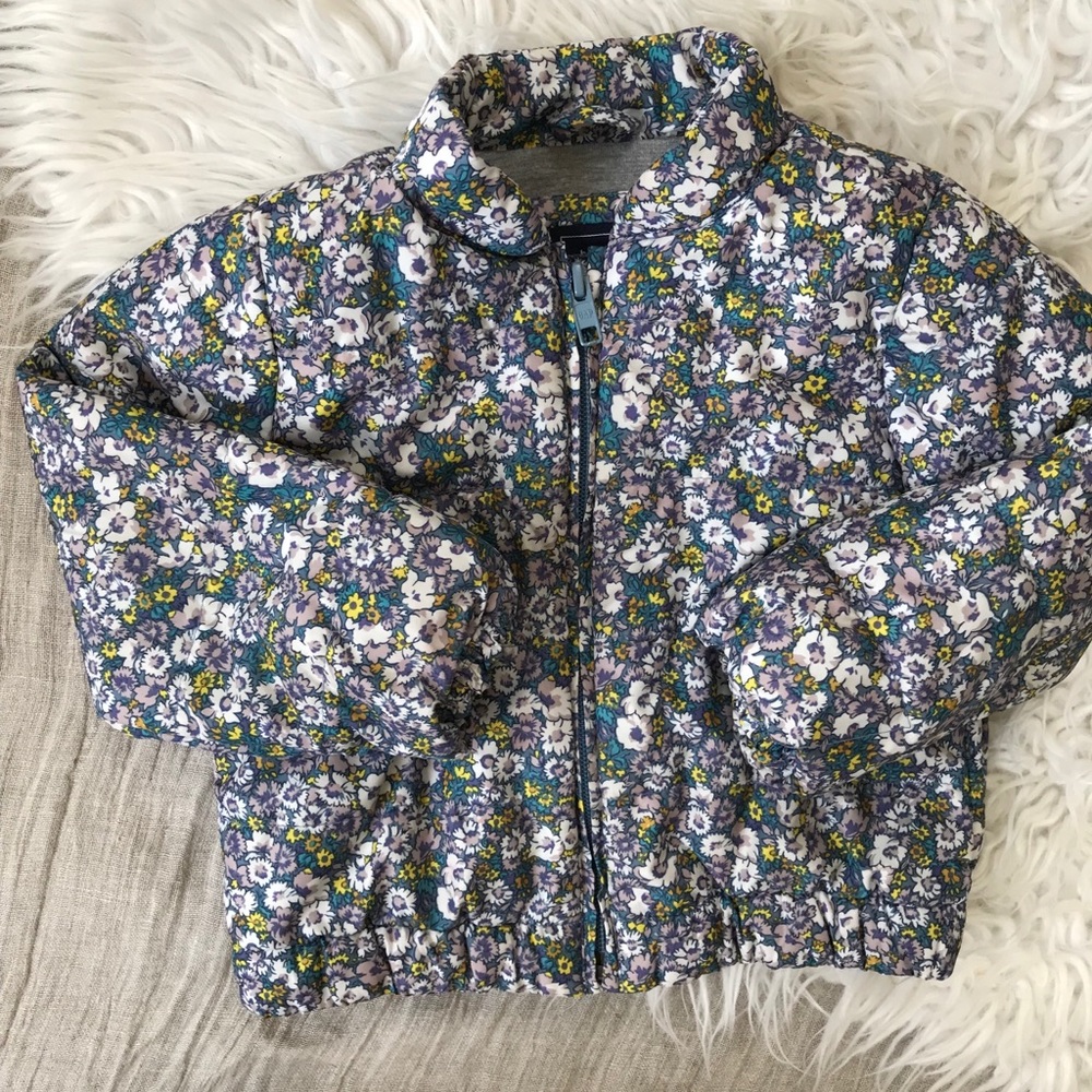 Gap lightweight puffer jacket